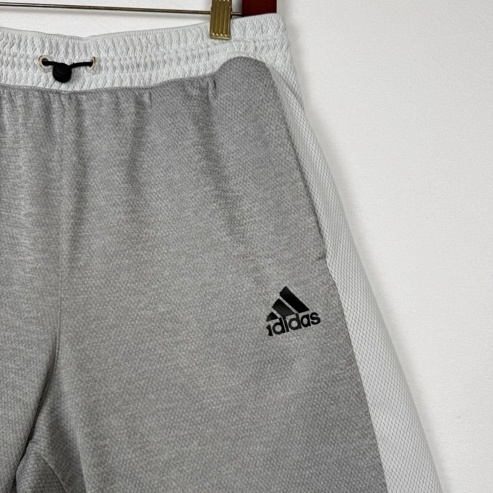 Adidas Athletic Shorts Mens Large Mesh Panel Performance Grey White Gym Workout